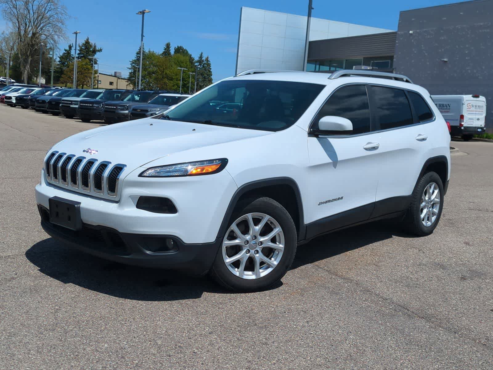 Used 2018 Jeep Cherokee Latitude Plus w/ Cold Weather Group FWD image 1