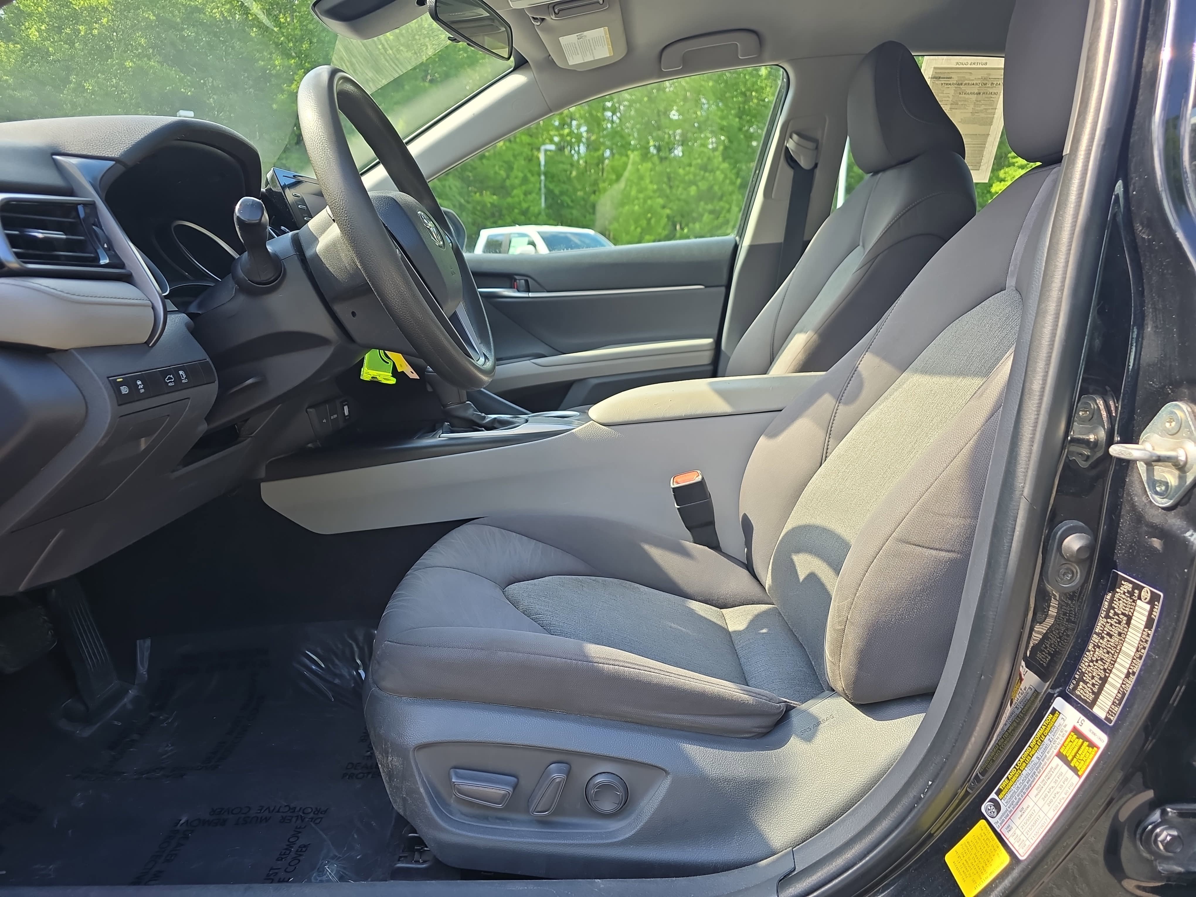 Used 2021 Toyota Camry LE FWD image 14
