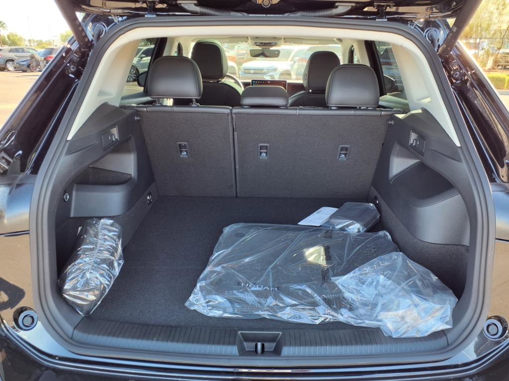 New 2025 Volkswagen Tiguan SE image 8