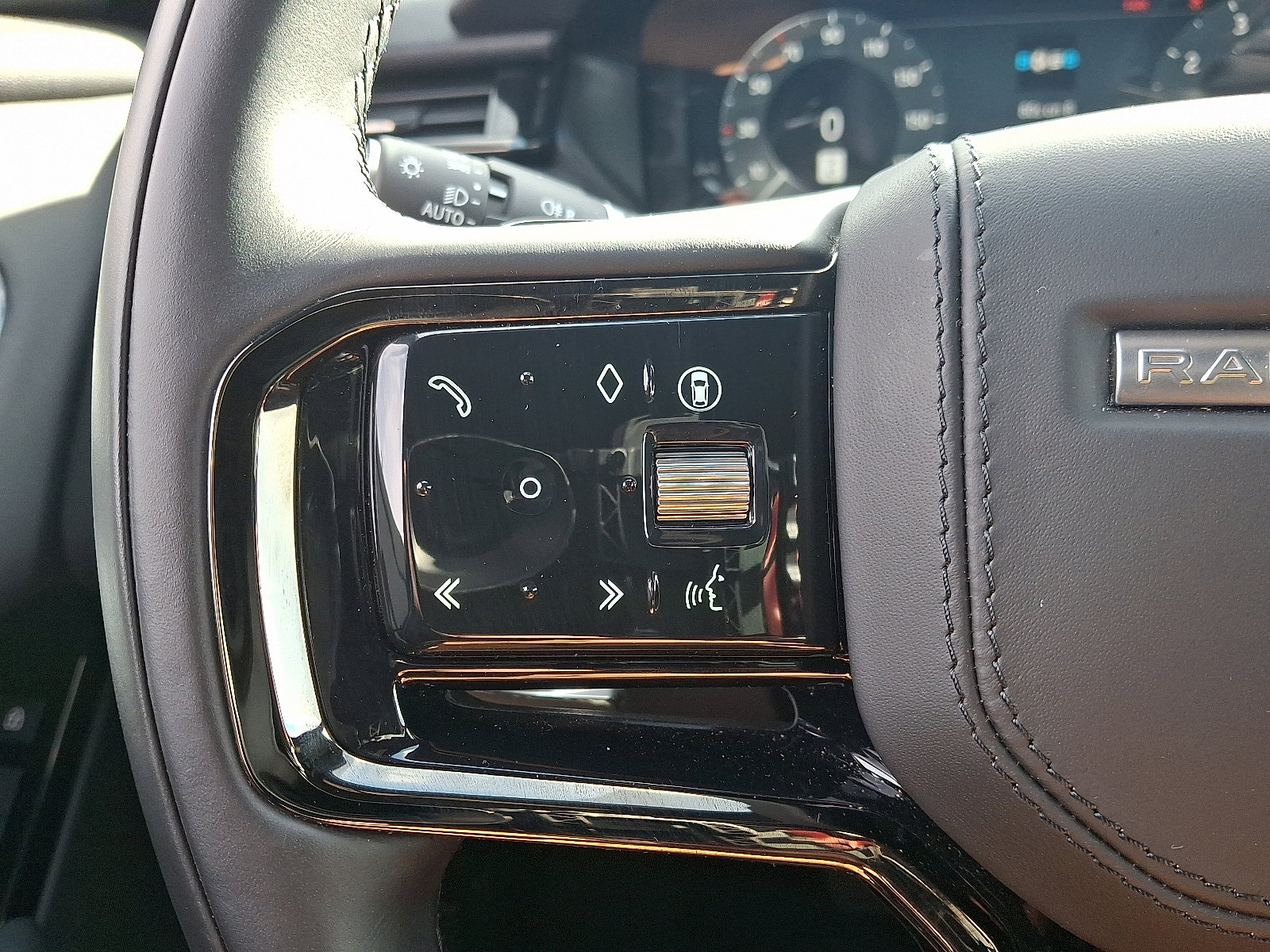 Used 2025 Land Rover Range Rover Velar S image 22