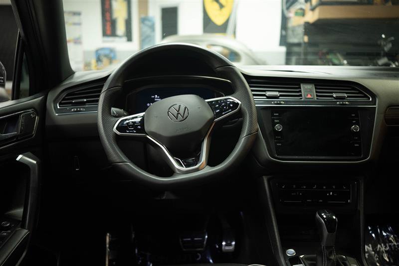Used 2022 Volkswagen Tiguan SEL R-Line AWD/4WD image 19