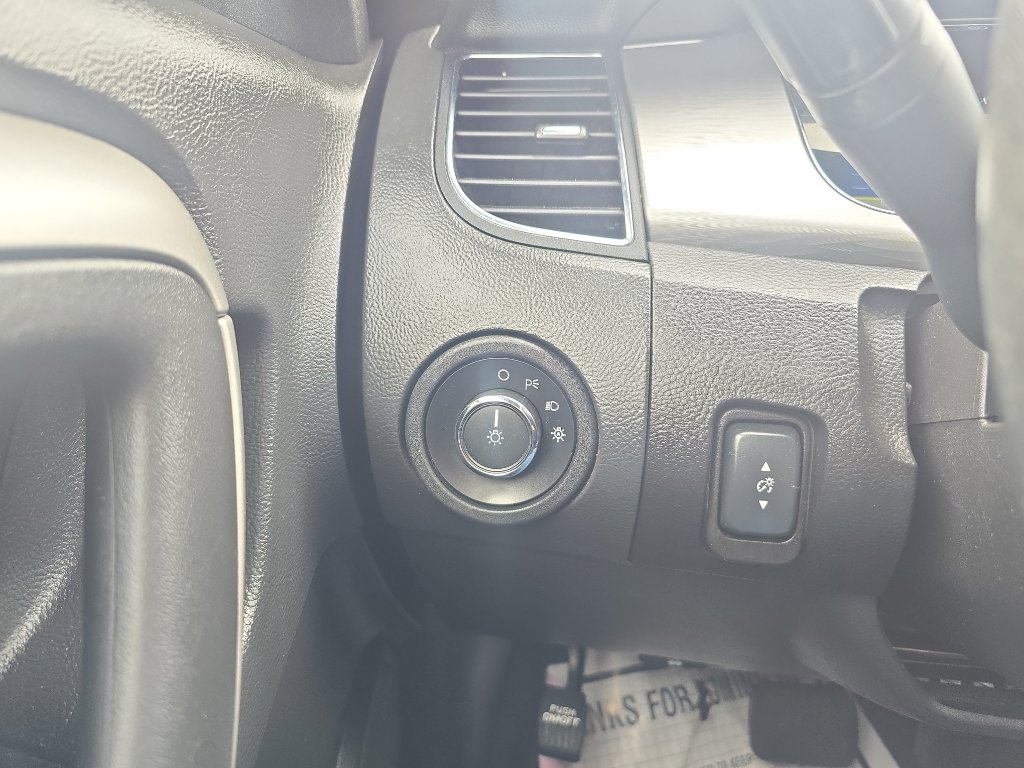 Used 2013 Ford Taurus SEL FWD image 16