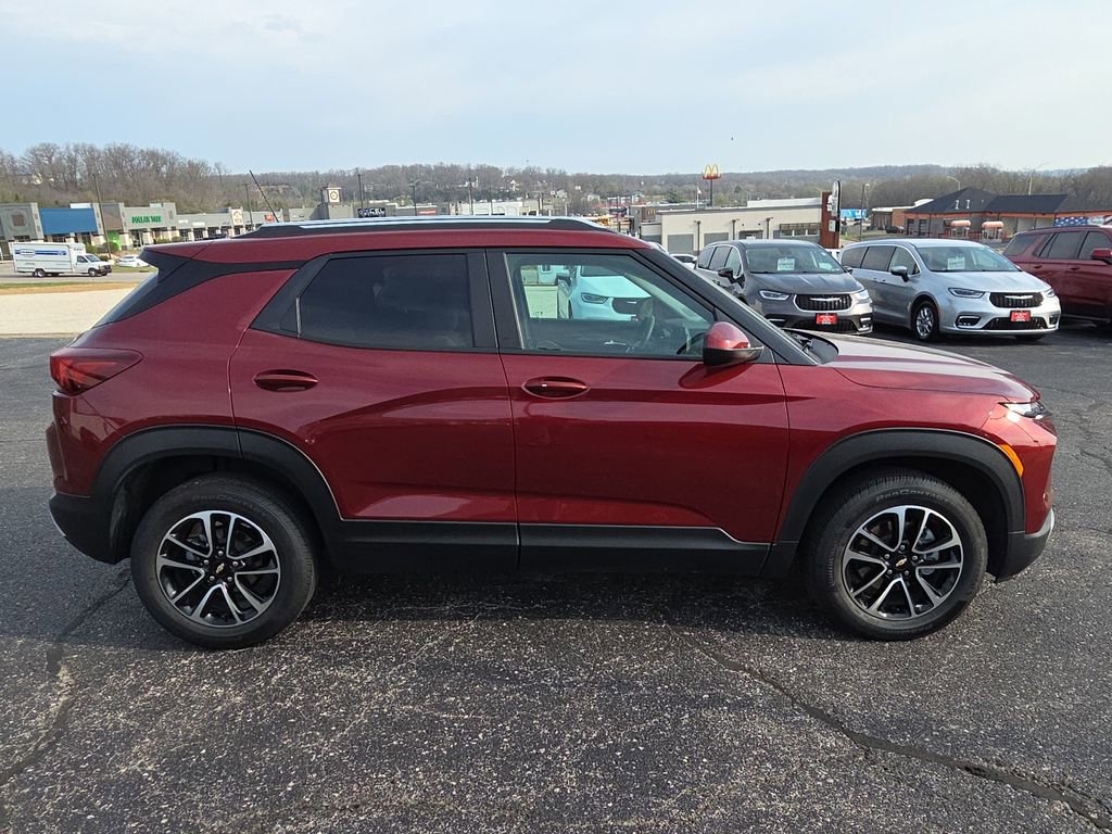 Used 2025 Chevrolet TrailBlazer LT w/ Convenience Package image 9