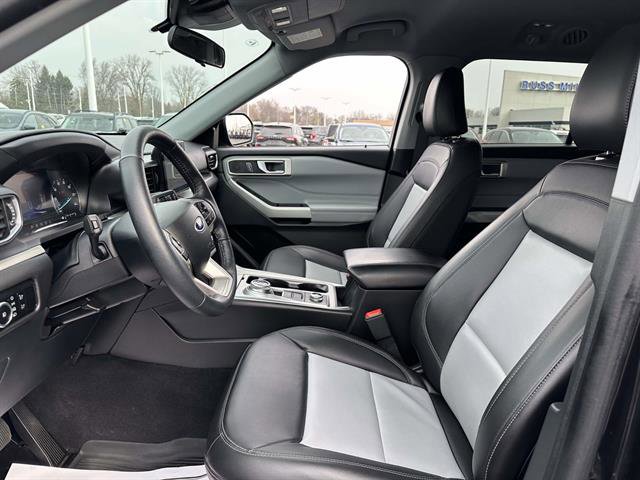 Used 2023 Ford Explorer XLT w/ Equipment Group 202A image 10