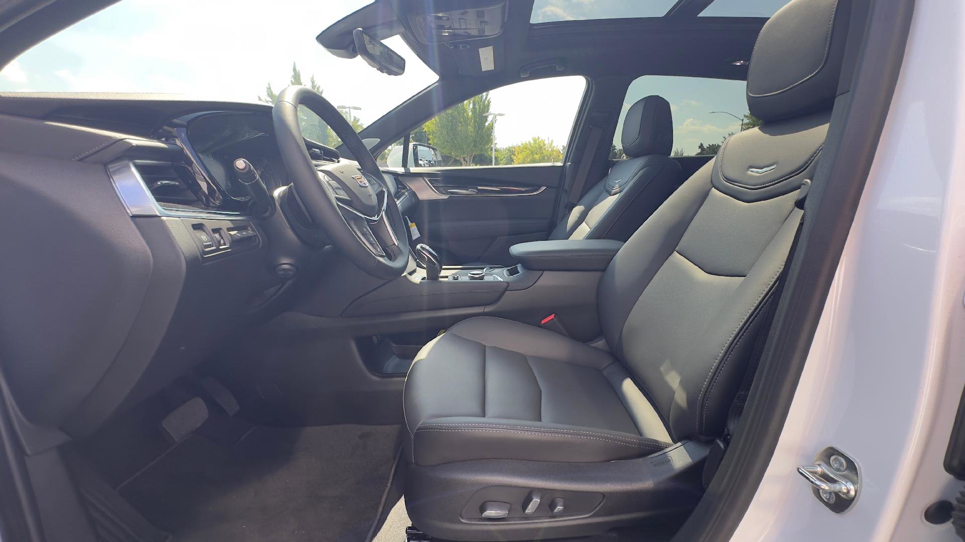 New 2025 Cadillac XT5 Premium Luxury w/ Technology Package image 9