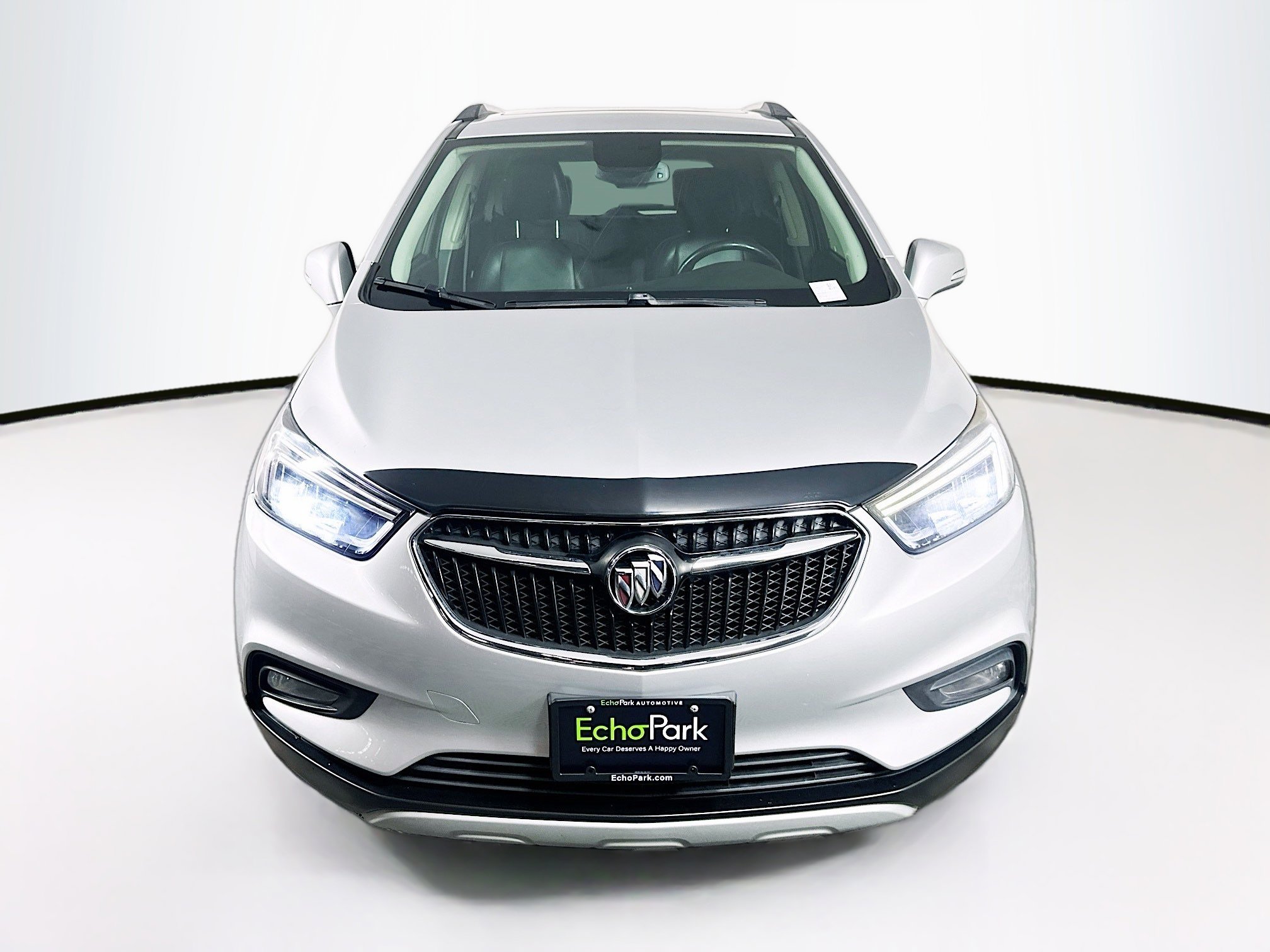 Used 2018 Buick Encore Essence image 2