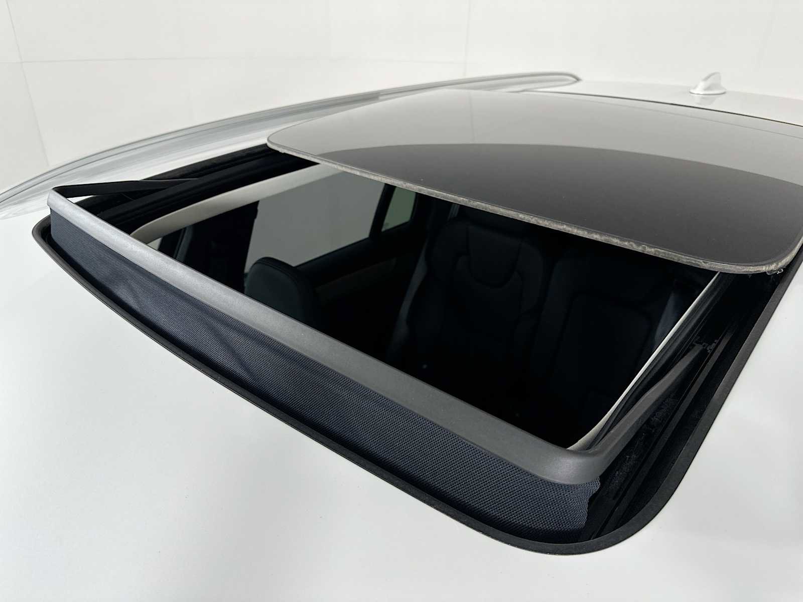 Used 2025 Volvo XC90 B6 Plus w/ Protection Package Premier image 20