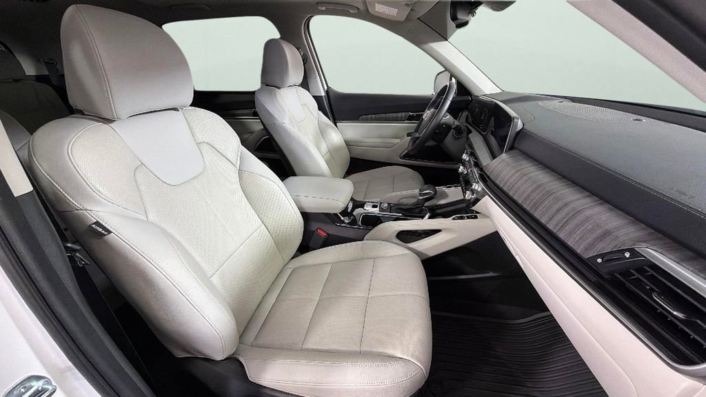 Used 2024 Kia Telluride EX w/ EX Captain's Chair Package FWD image 37
