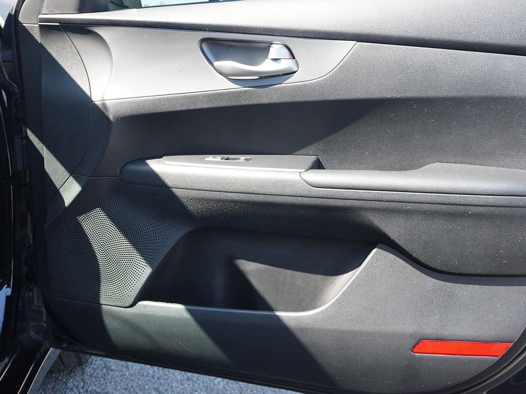 Used 2019 Kia Forte LXS FWD image 16