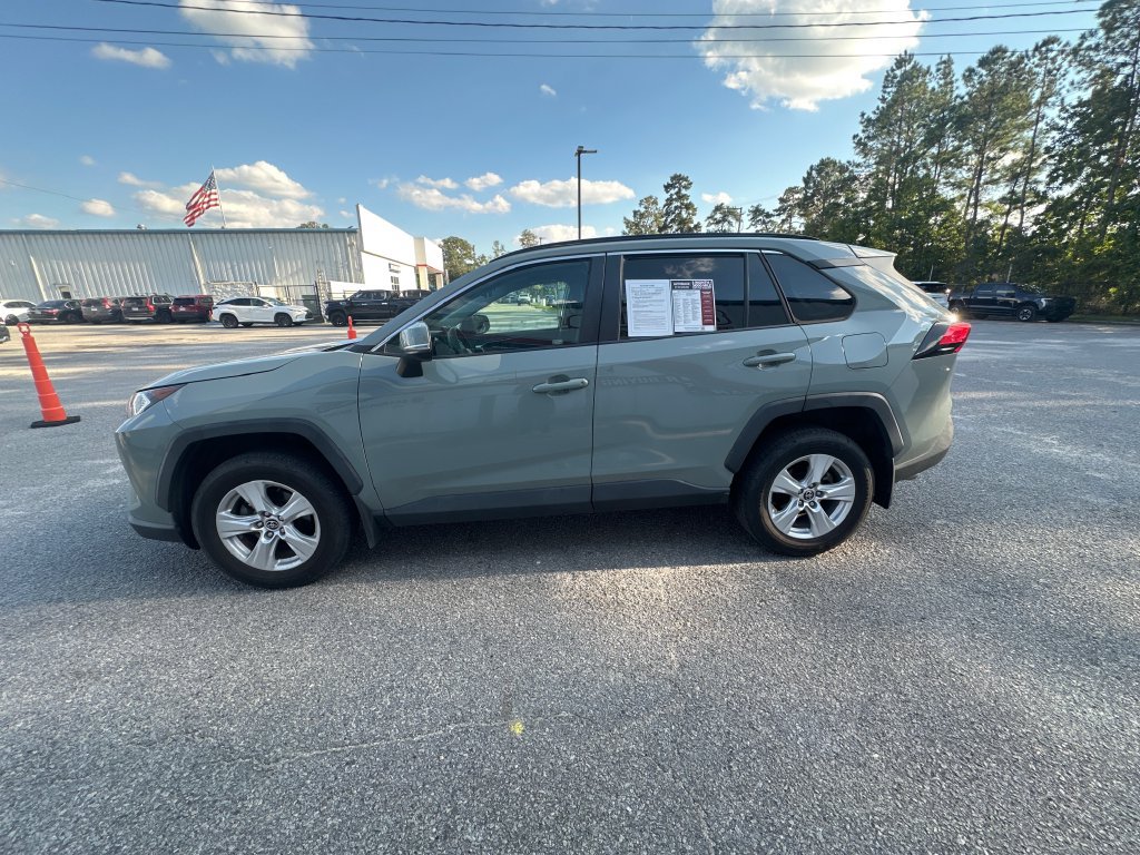 Used 2021 Toyota RAV4 XLE w/ Carpet Mat Package (TMS) FWD image 5