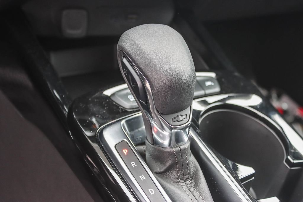 Used 2025 Chevrolet Trax LT w/ LT Convenience Package image 18