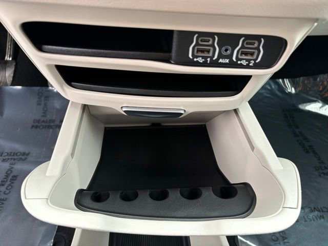 Used 2024 Chrysler Pacifica Touring-L image 18