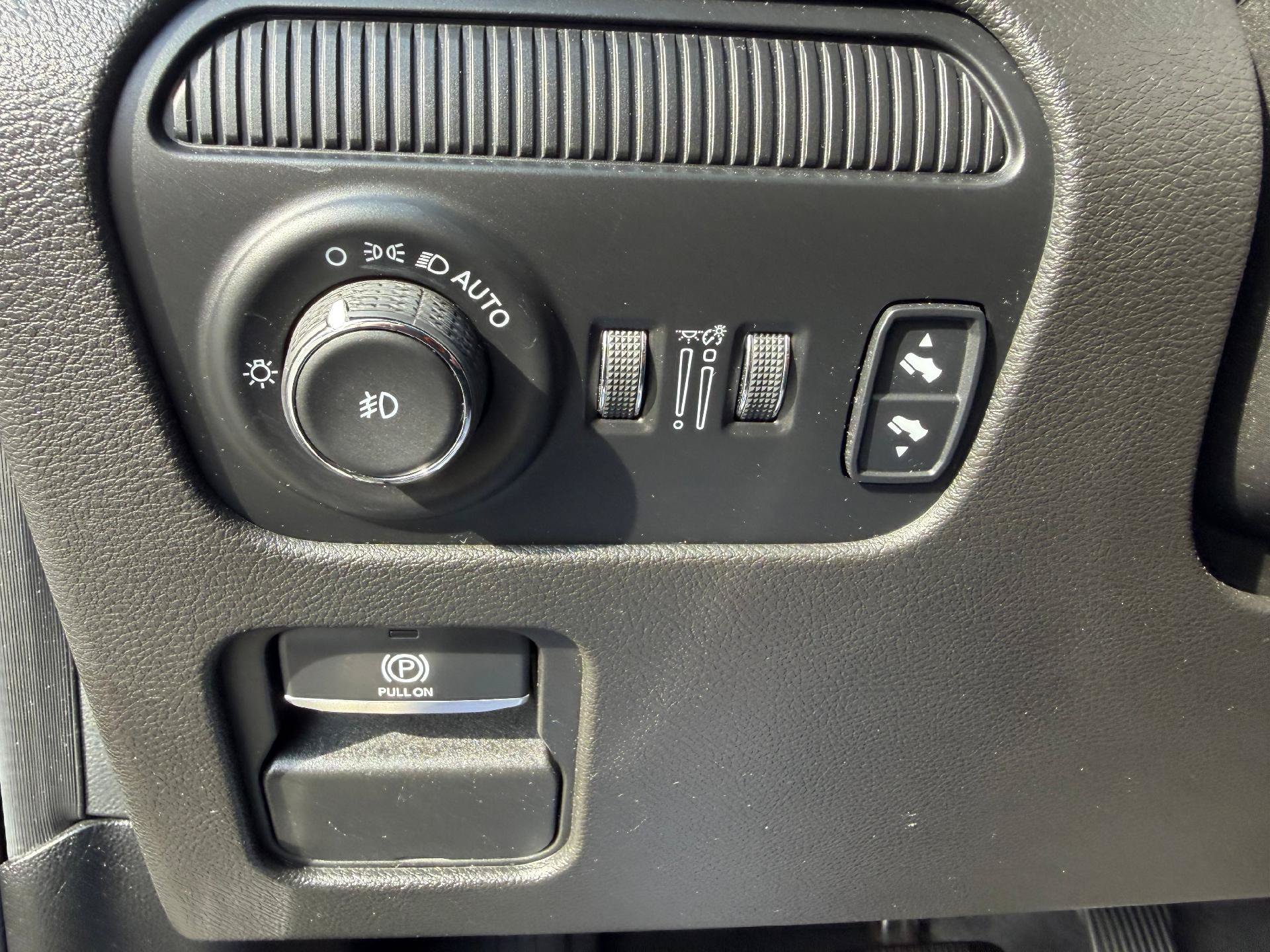 Used 2022 Jeep Wagoneer Series II AWD/4WD image 33