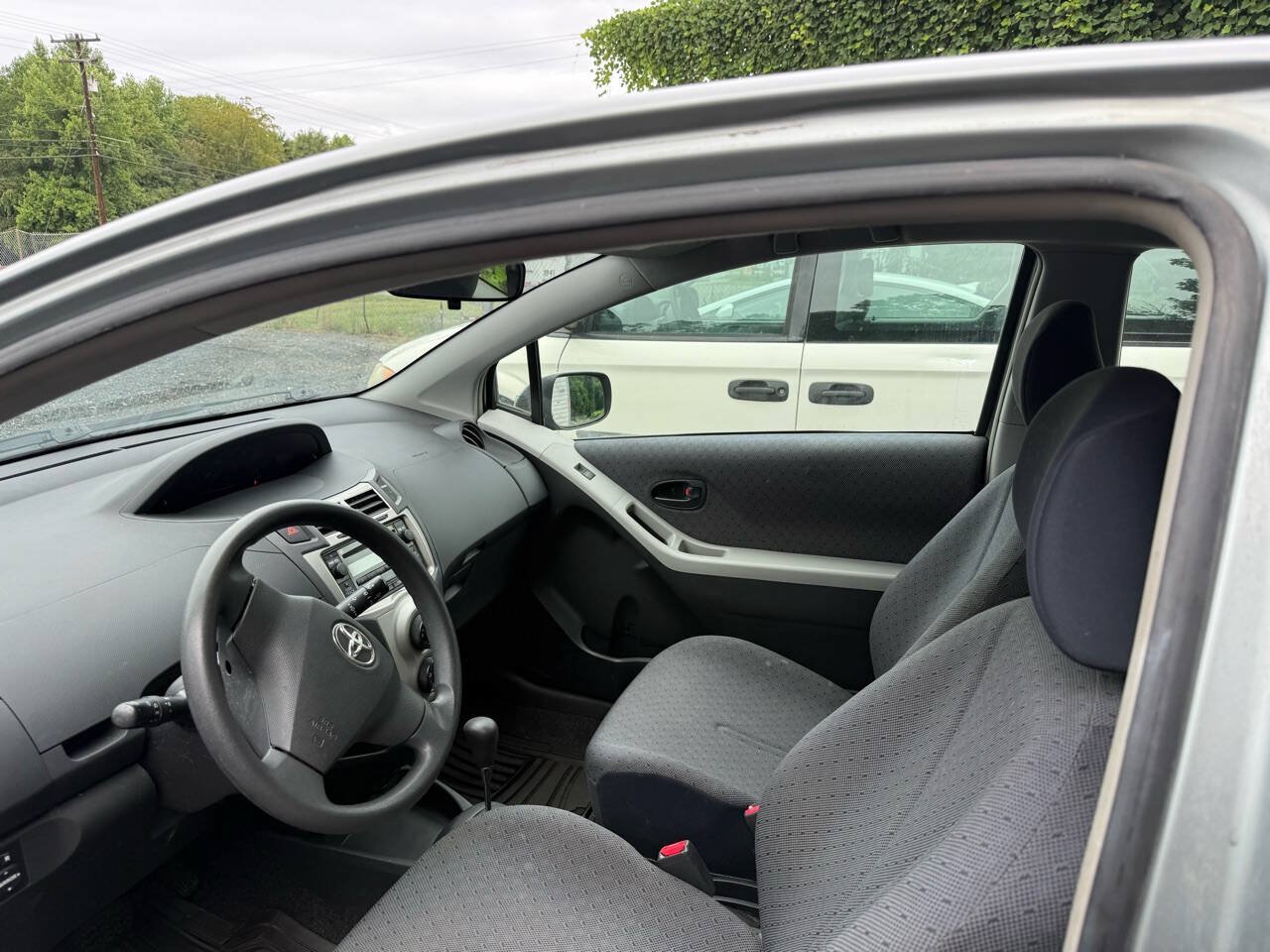 Used 2010 Toyota Yaris 2-Door Hatchback FWD image 12