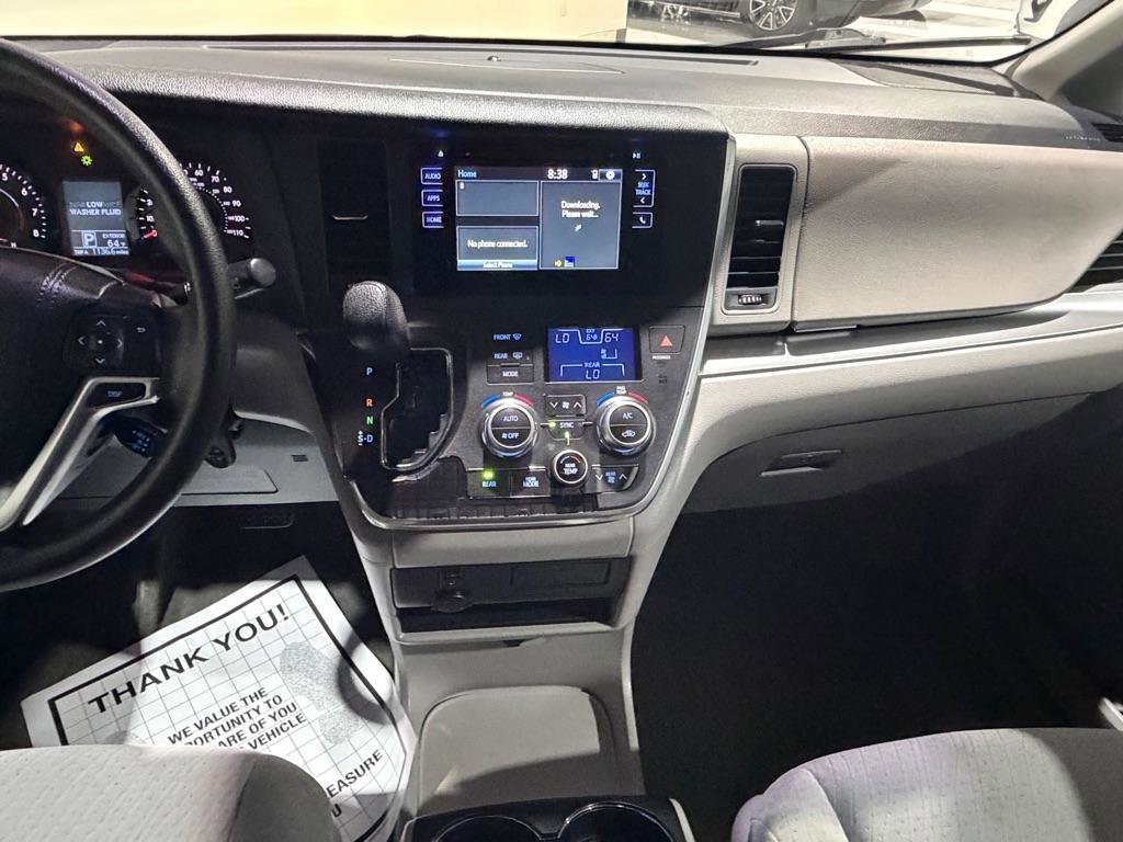 Used 2015 Toyota Sienna LE FWD image 26