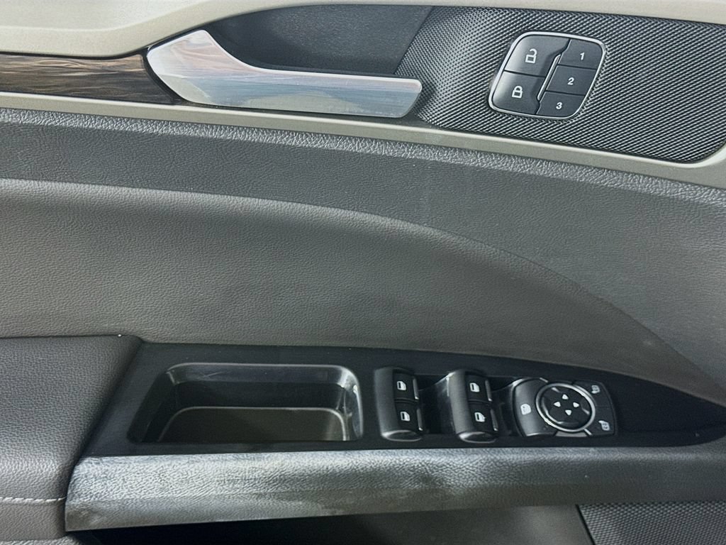 Used 2016 Ford Fusion SE w/ Equipment Group 202A FWD image 20