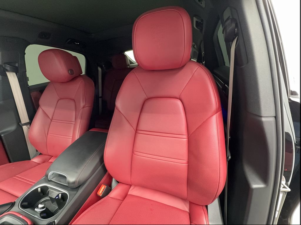 Used 2023 Porsche Cayenne Platinum Edition image 12
