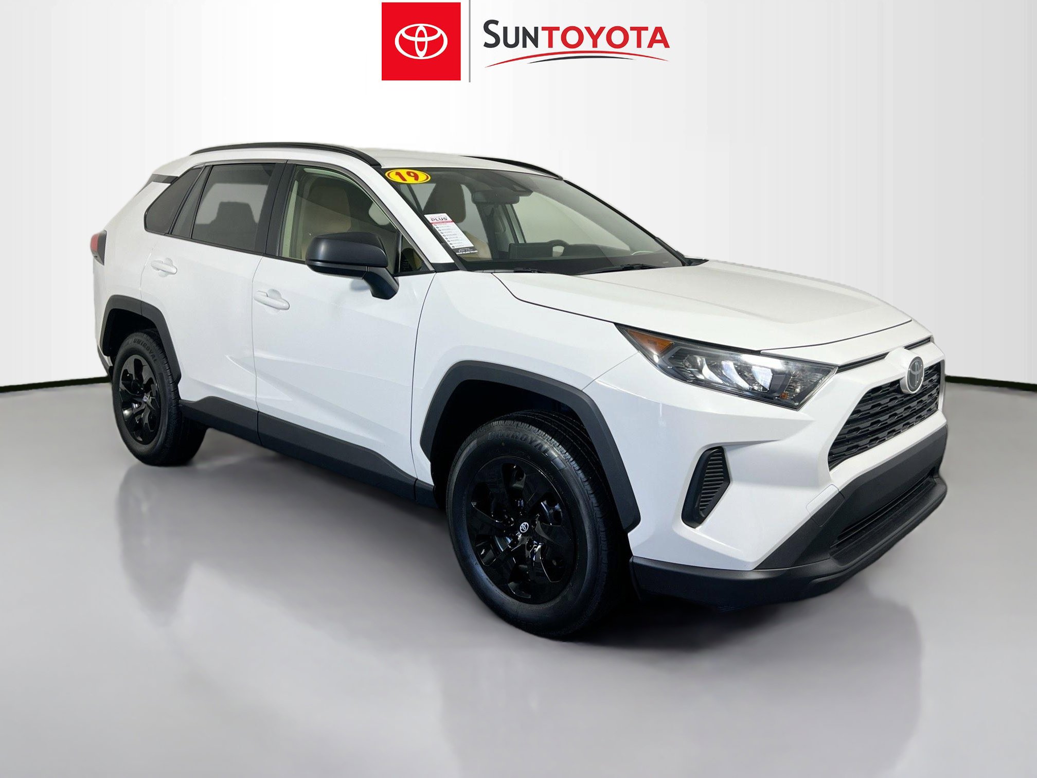 Used 2019 Toyota RAV4 LE image 1