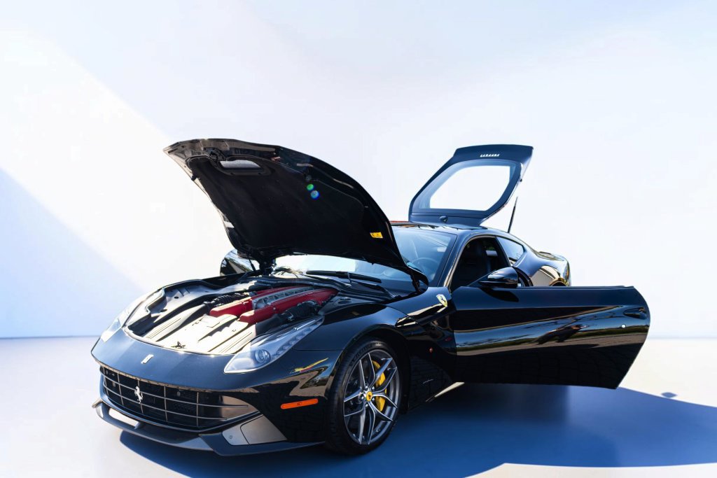 Used 2014 Ferrari F12 Berlinetta RWD image 33
