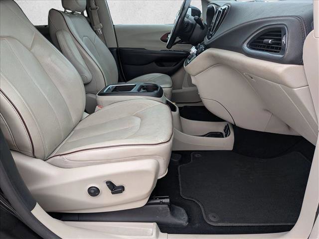 Used 2020 Chrysler Pacifica Limited image 21