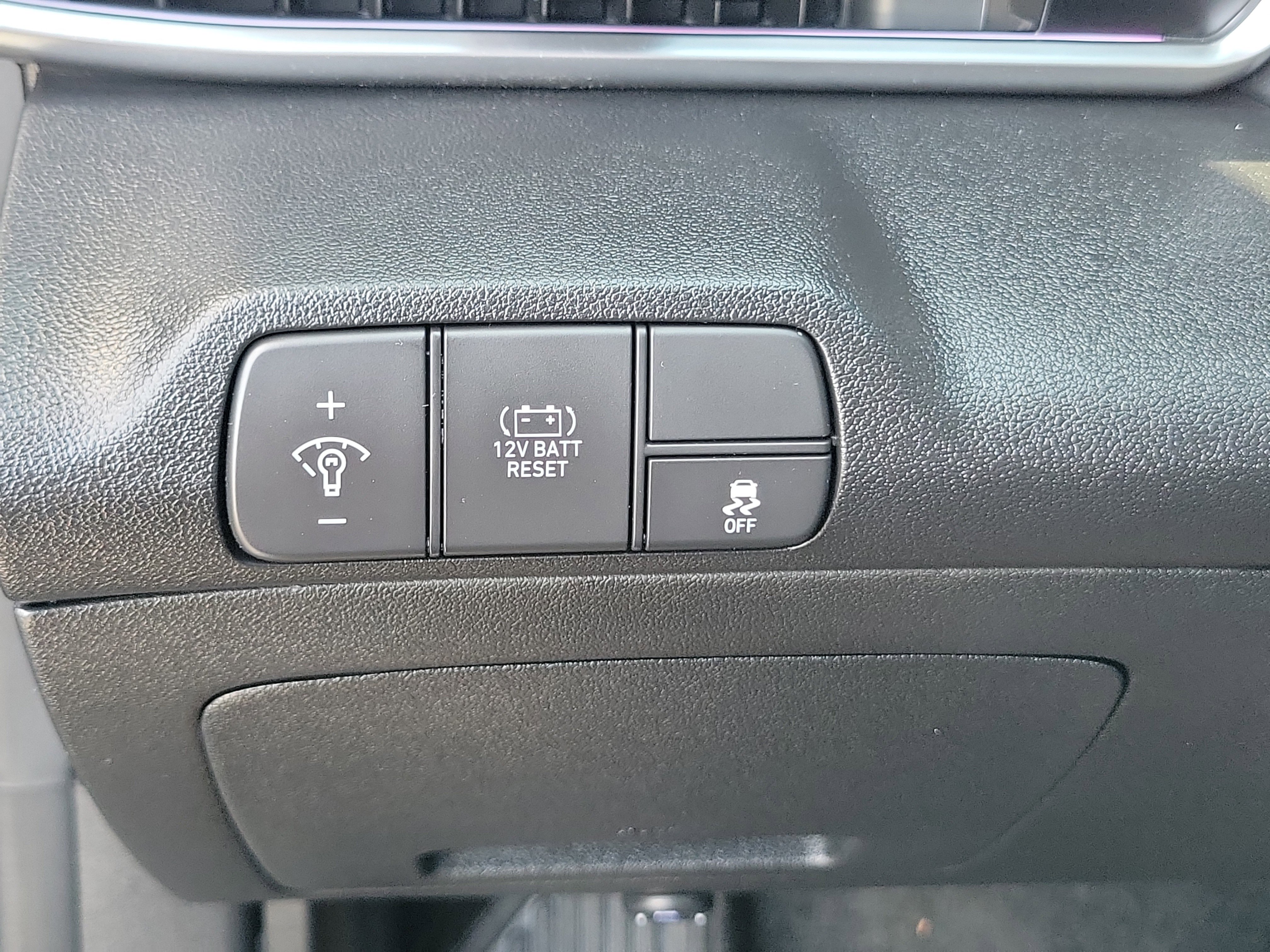 Certified 2025 Hyundai Elantra Limited image 19