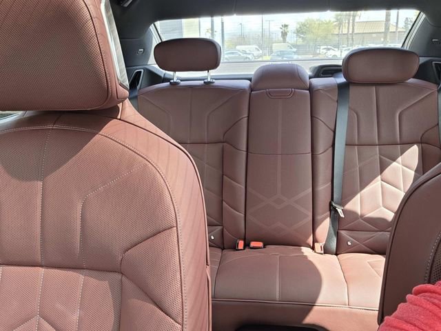 Used 2024 BMW 760i xDrive image 24