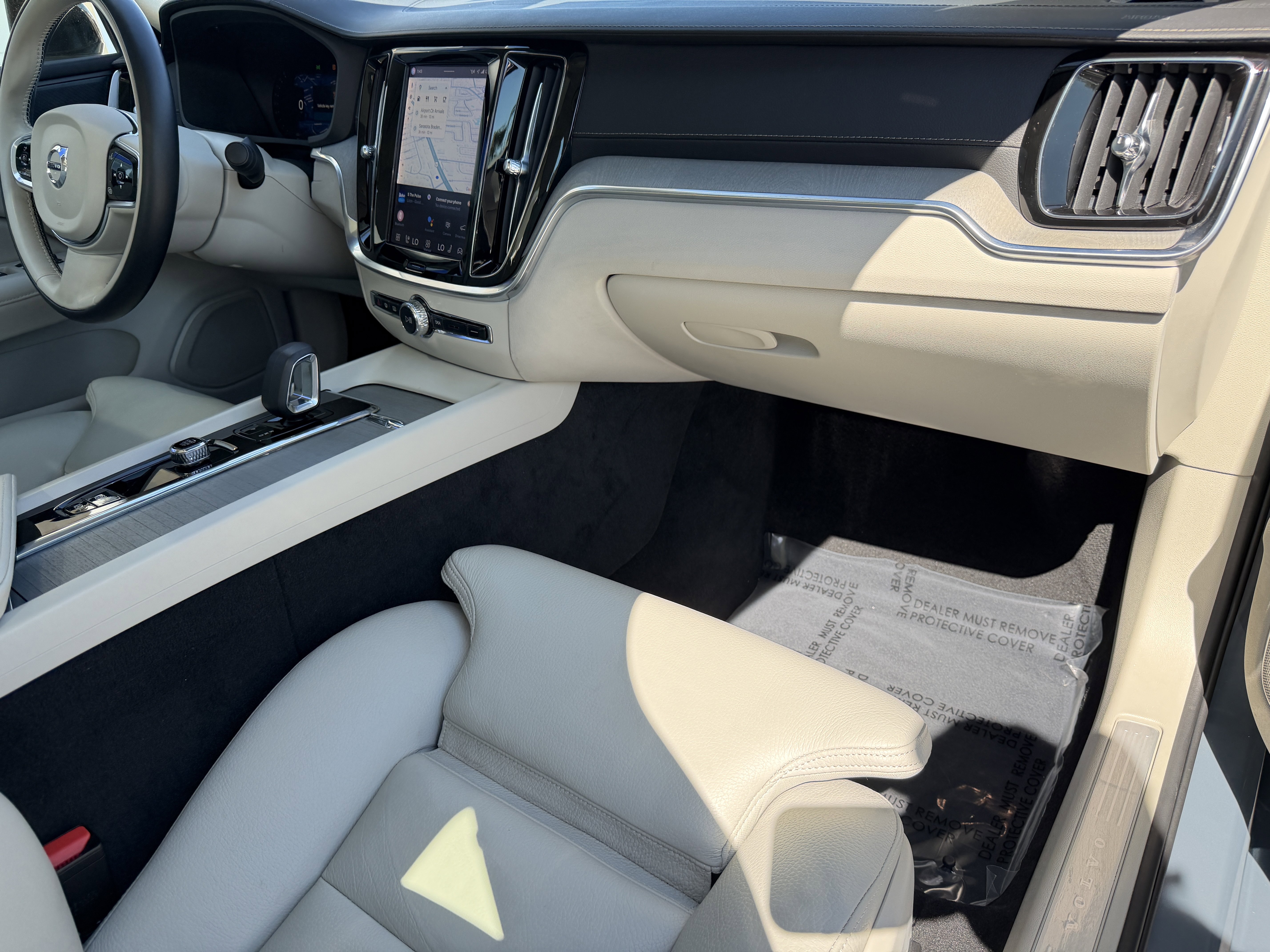 Certified 2023 Volvo S60 B5 Ultimate w/ Climate Package image 10