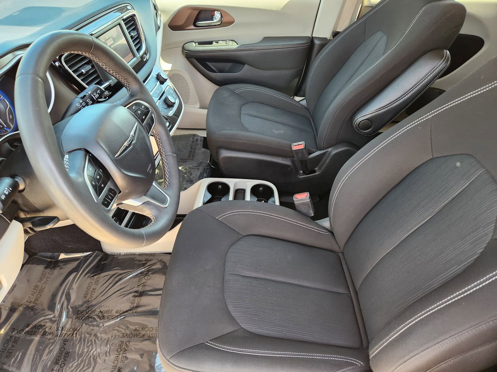 Used 2023 Chrysler Voyager LX image 20