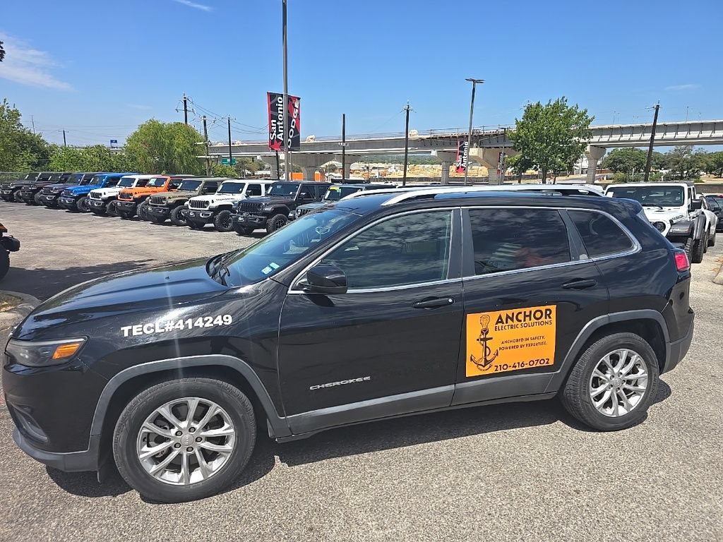 Used 2019 Jeep Cherokee Latitude w/ Popular Appearance Group FWD image 13
