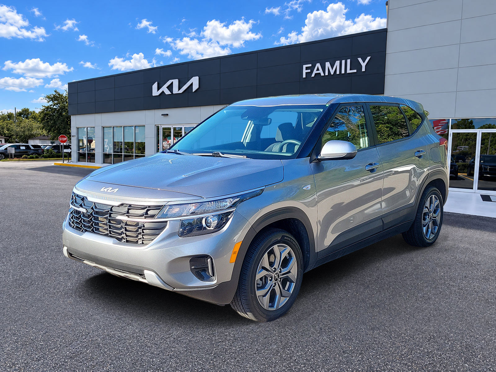 Used 2024 Kia Seltos LX AWD/4WD image 3