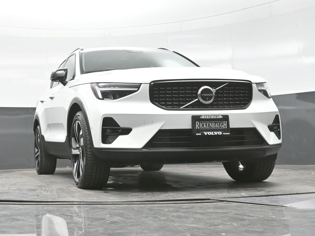 Used 2025 Volvo XC40 B5 Plus image 20