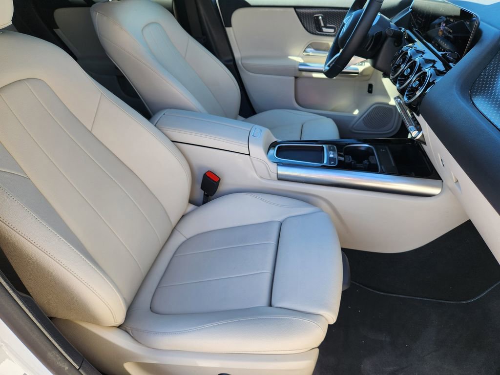 Used 2025 Mercedes-Benz GLA 250 4MATIC image 13