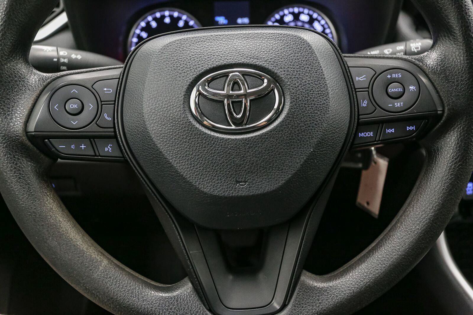 Certified 2022 Toyota RAV4 LE AWD/4WD image 33