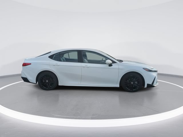 Used 2025 Toyota Camry SE FWD image 9