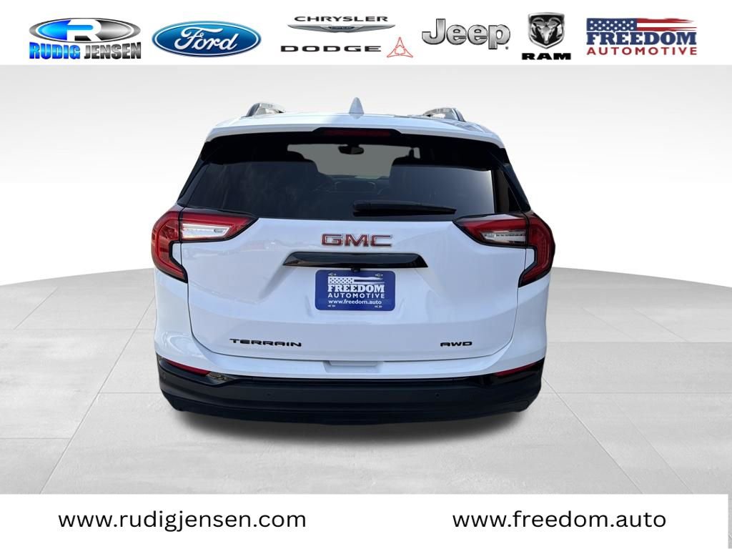 Used 2024 GMC Terrain SLT w/ Tech Package image 4