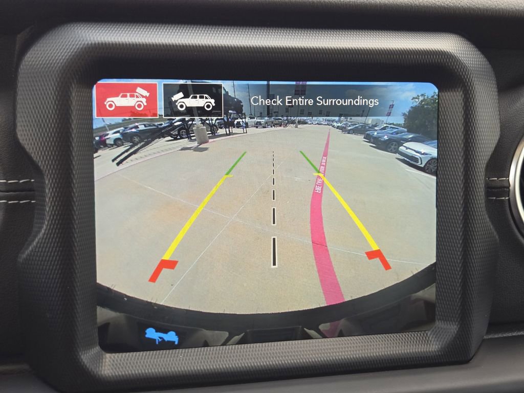 Used 2022 Jeep Wrangler Unlimited Sahara w/ Cold Weather Group AWD/4WD image 23