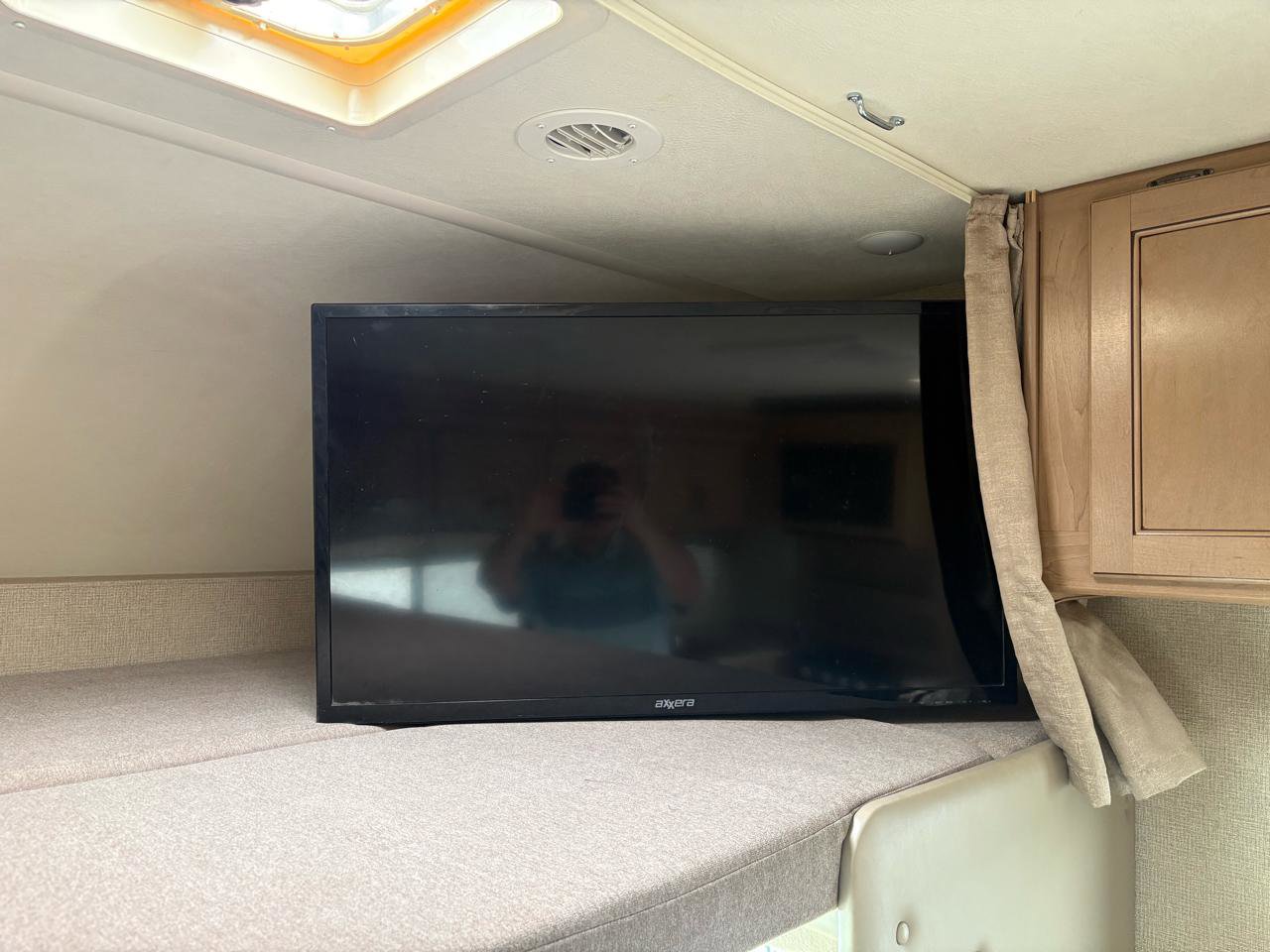 Used 2018 Ford E-450 and Econoline 450 Super Duty w/ Motorhome Prep Package RWD image 48