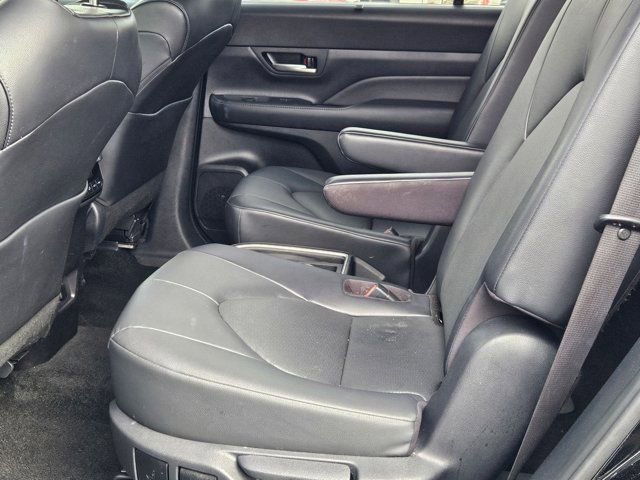 Used 2025 Toyota Grand Highlander AWD image 28
