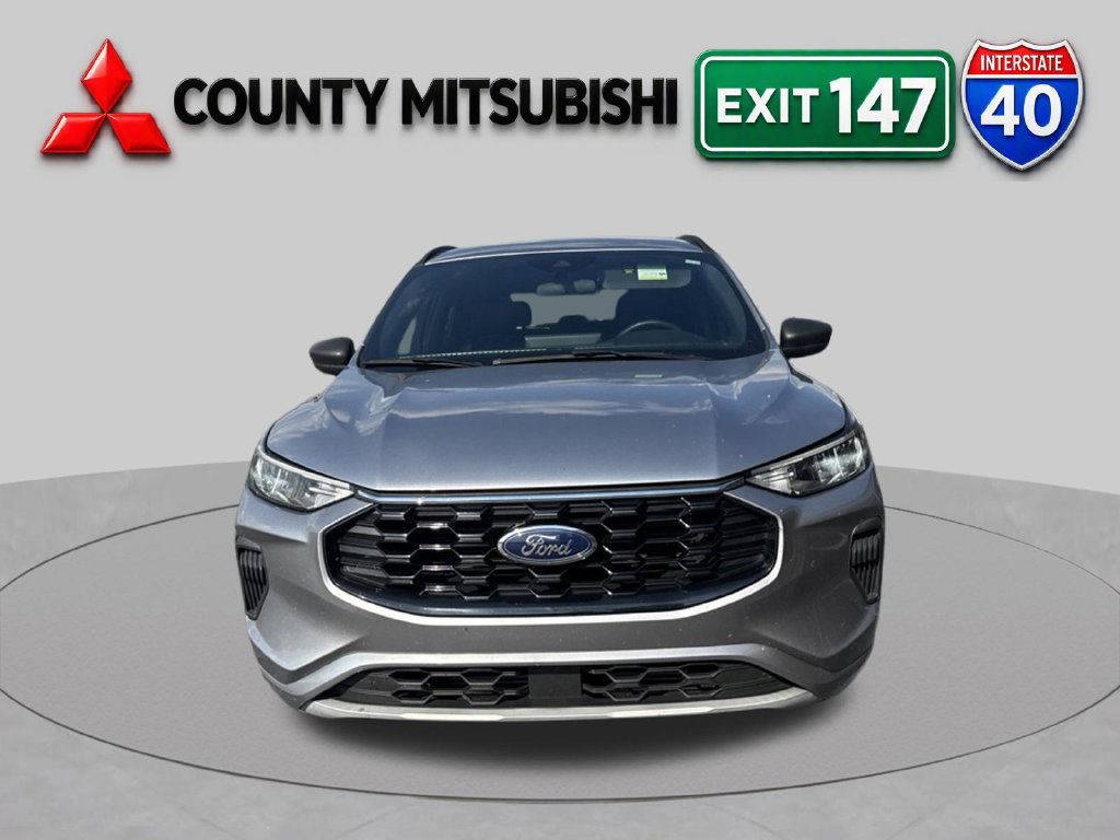 Used 2023 Ford Escape ST-Line w/ Tech Pack #1 FWD image 2