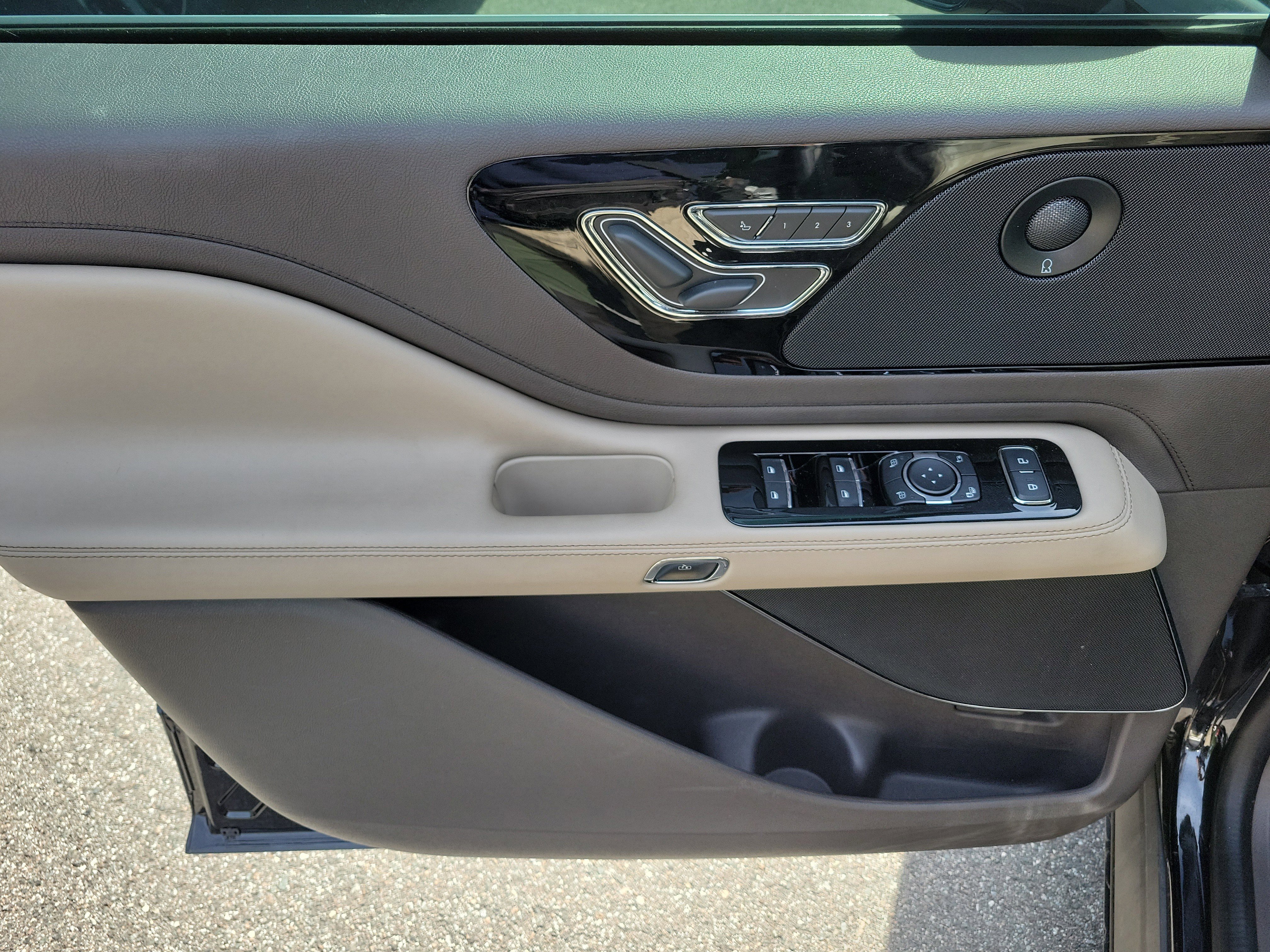 Used 2022 Lincoln Aviator Reserve RWD image 21