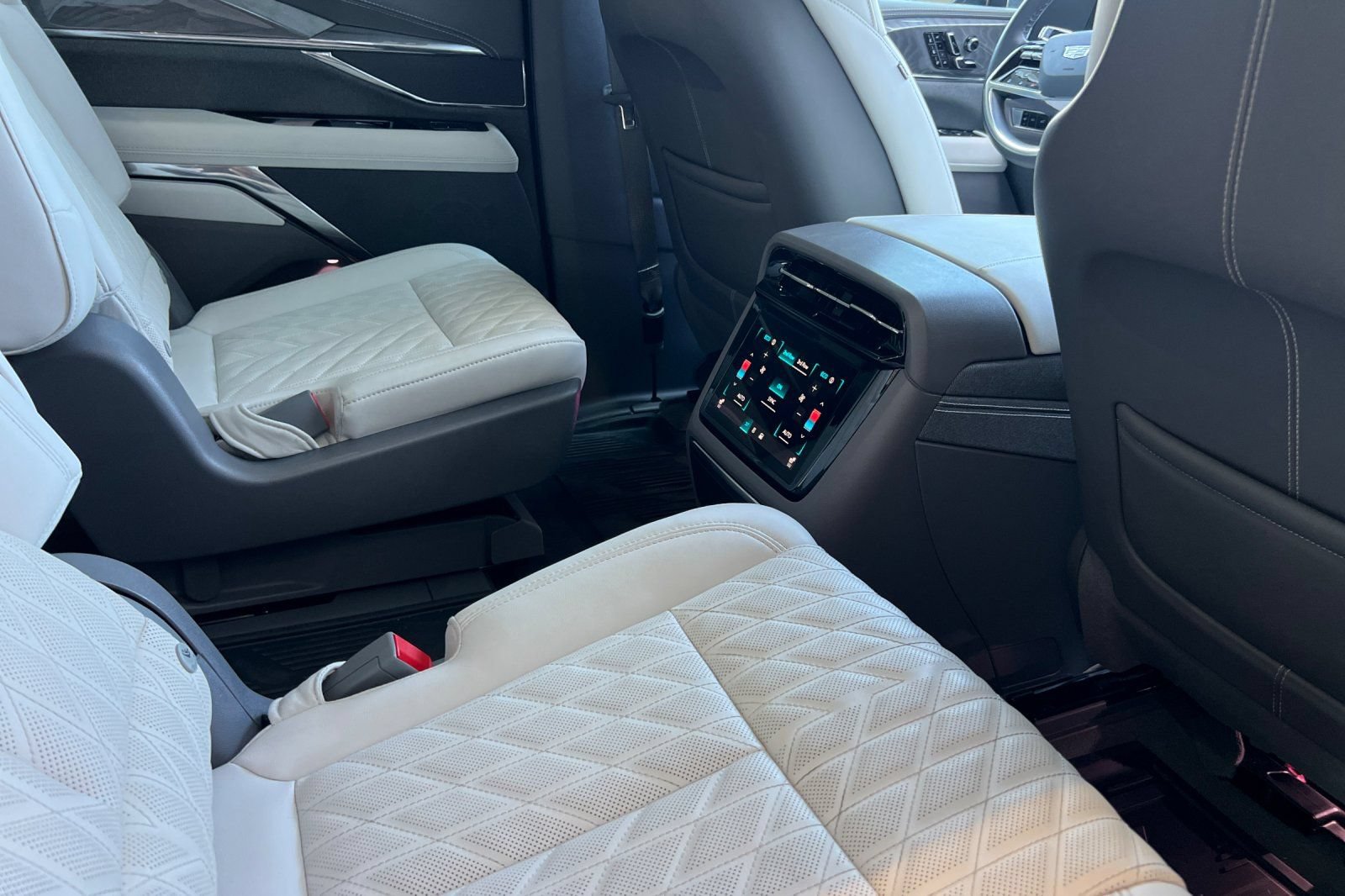 Used 2026 Cadillac Escalade IQ Luxury 1 w/ LPO, Floor Liner Package AWD/4WD image 18