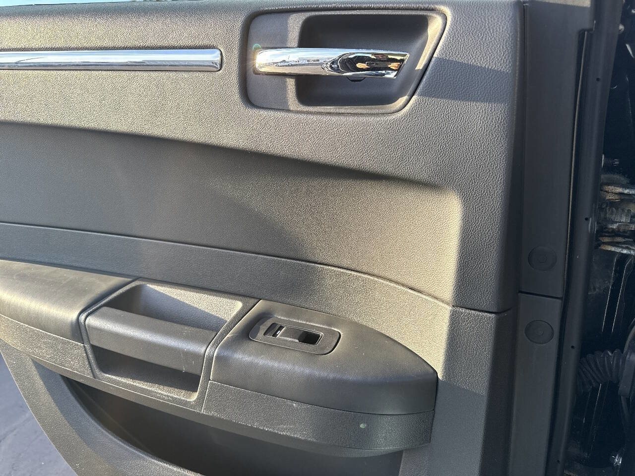 Used 2010 Chrysler 300 Touring image 25