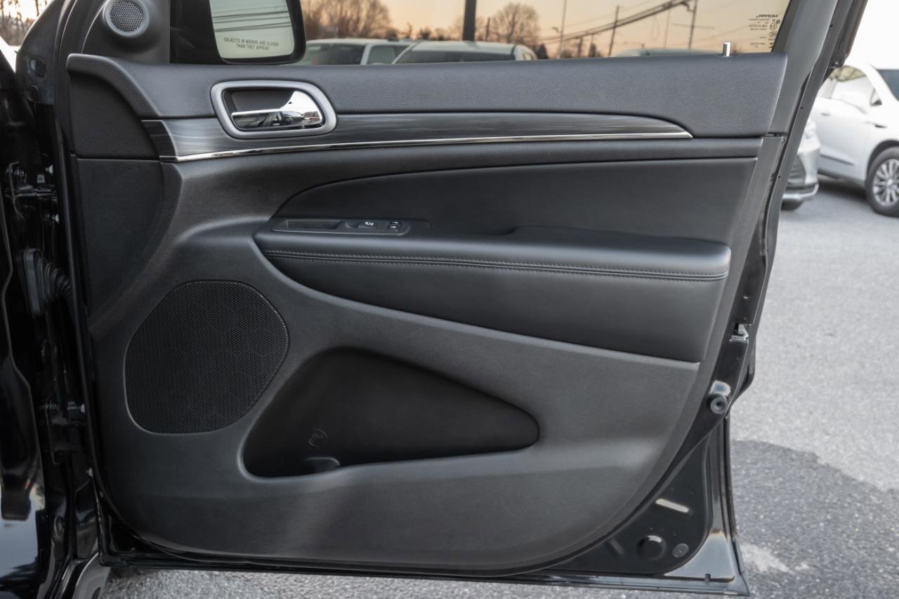 Used 2020 Jeep Grand Cherokee Limited X image 30