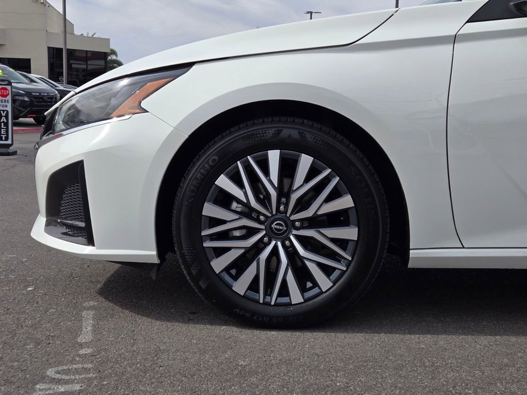 Certified 2025 Nissan Altima 2.5 SV FWD image 9
