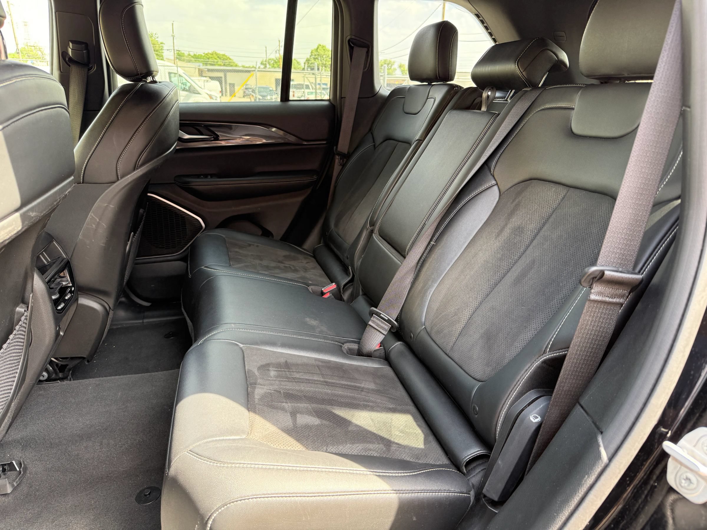 Used 2022 Jeep Grand Cherokee Altitude AWD/4WD image 19
