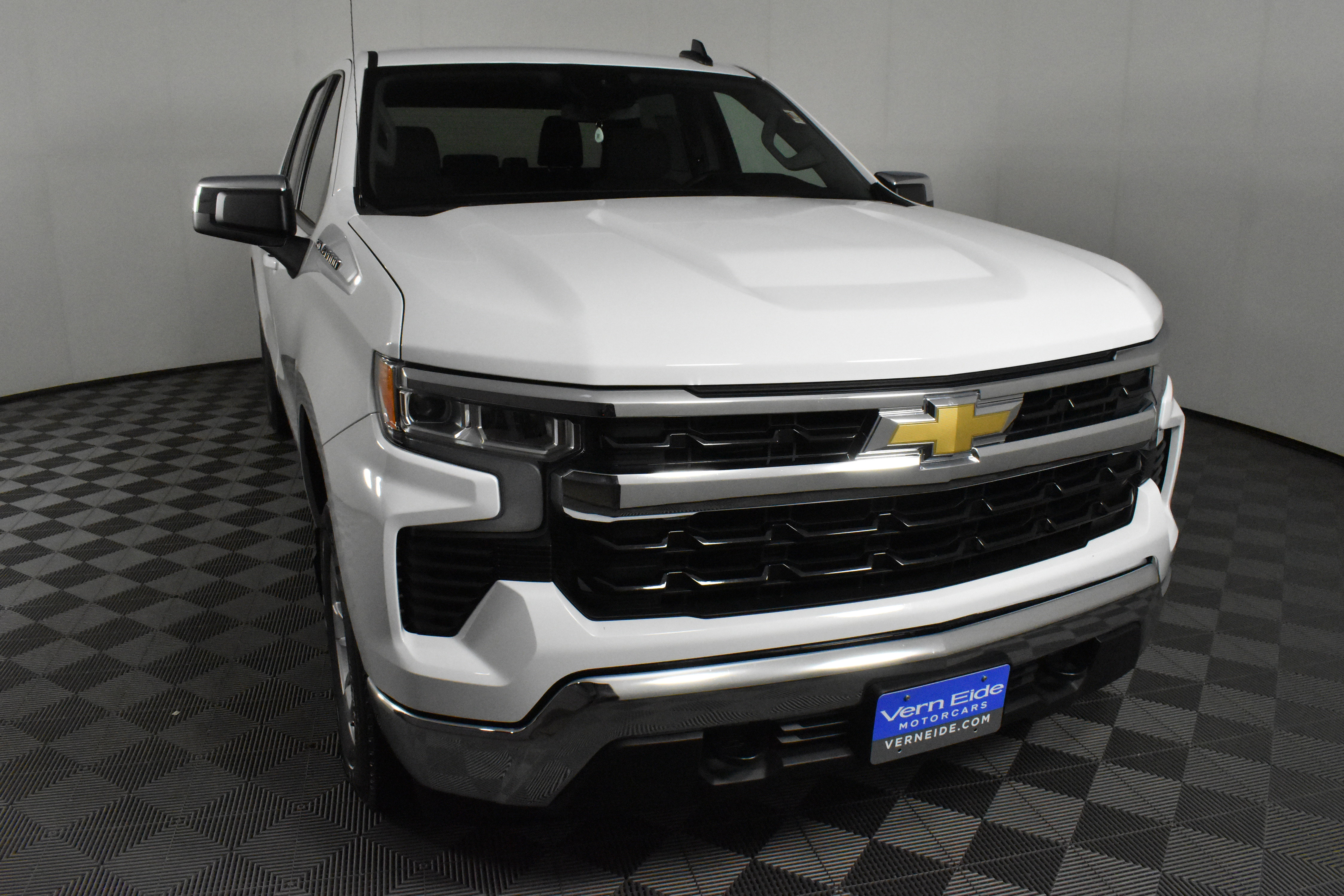 Used 2025 Chevrolet Silverado 1500 LT image 3