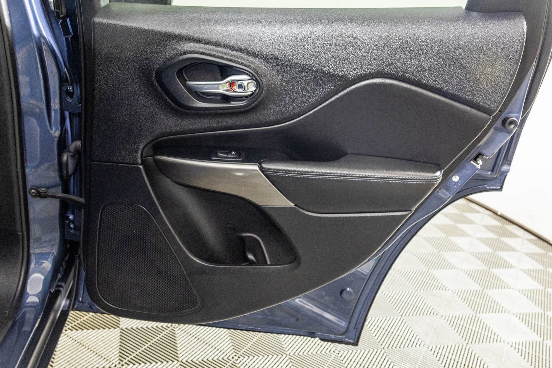 Used 2021 Jeep Cherokee Latitude Plus image 42