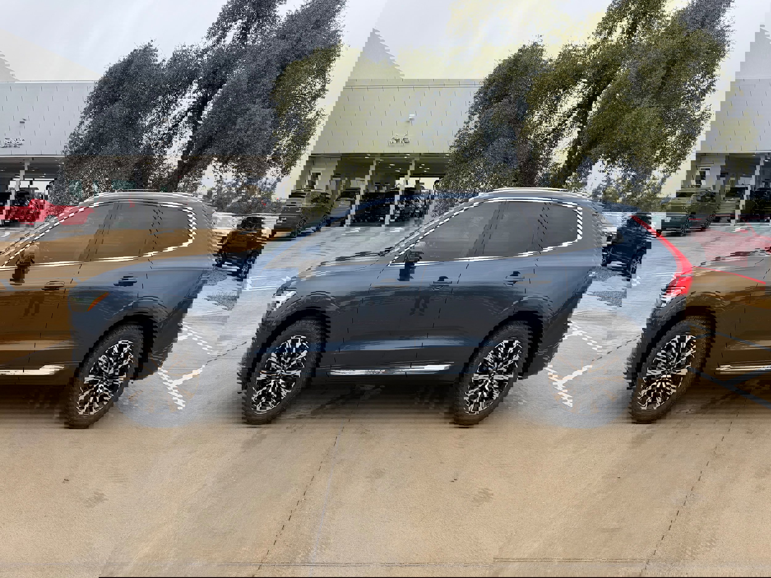 Certified 2023 Volvo XC60 B5 Plus w/ Climate Package image 3