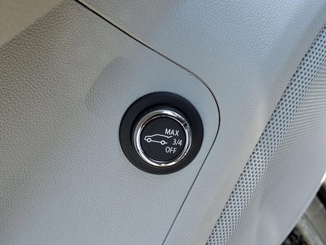 Used 2022 GMC Acadia SLE w/ Driver Convenience Package image 4