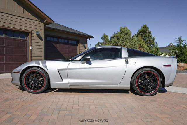 Used 2010 Chevrolet Corvette Coupe w/ 1LT image 3
